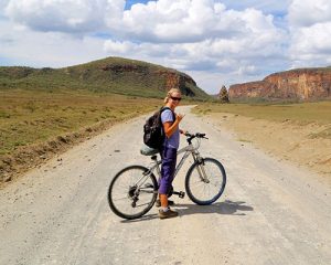 une-journée-au-lac-Naivasha,-excursion-en-bateau-et-Hell's-Gate-à-vélo