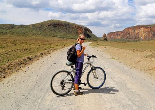 une-journée-au-lac-Naivasha,-excursion-en-bateau-et-Hell's-Gate-à-vélo